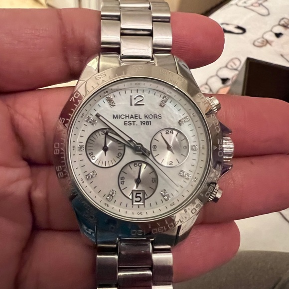 MICHAEL KORS MK5530 Women's 38 mm Layton Silver Tone Crystal Index Watch - Picture 4 of 12